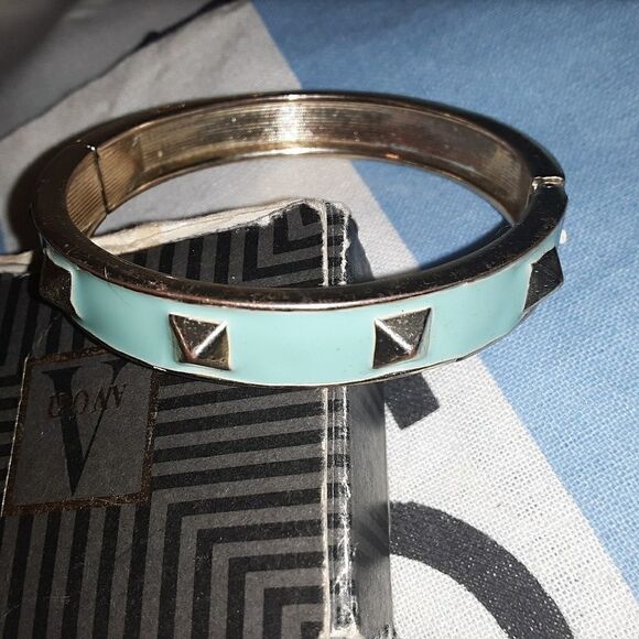 Golden and sea green hinged cuff bracelet - Picture 5 of 5